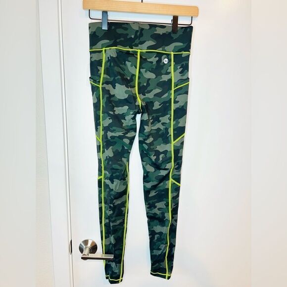 NWT All Access Center Stage Pocket Camo Leggings S - Picture 4 of 6